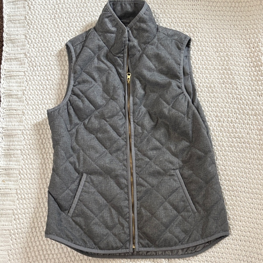 Old Navy Women's Charcoal Quilted Vest
